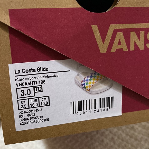New Vans Rainbow Checkered Sandals - Picture 5 of 5